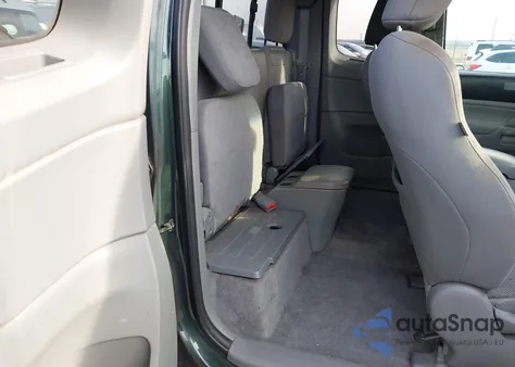 2011 Toyota Tacoma Base V6 z USA, uszkodzony, nr VIN 5TFUU4EN6BX017137